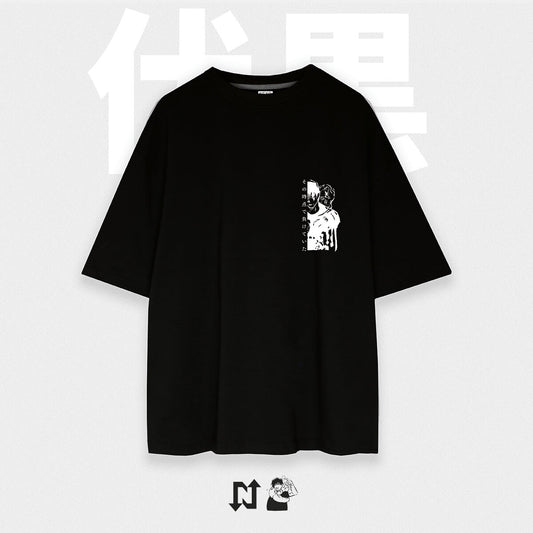 Camiseta negra oversize inspirada en el chambeador Toji Fushiguro del anime y manga de Jujutsu Kaisen. Cómoda, suave al tacto y de alta calidad