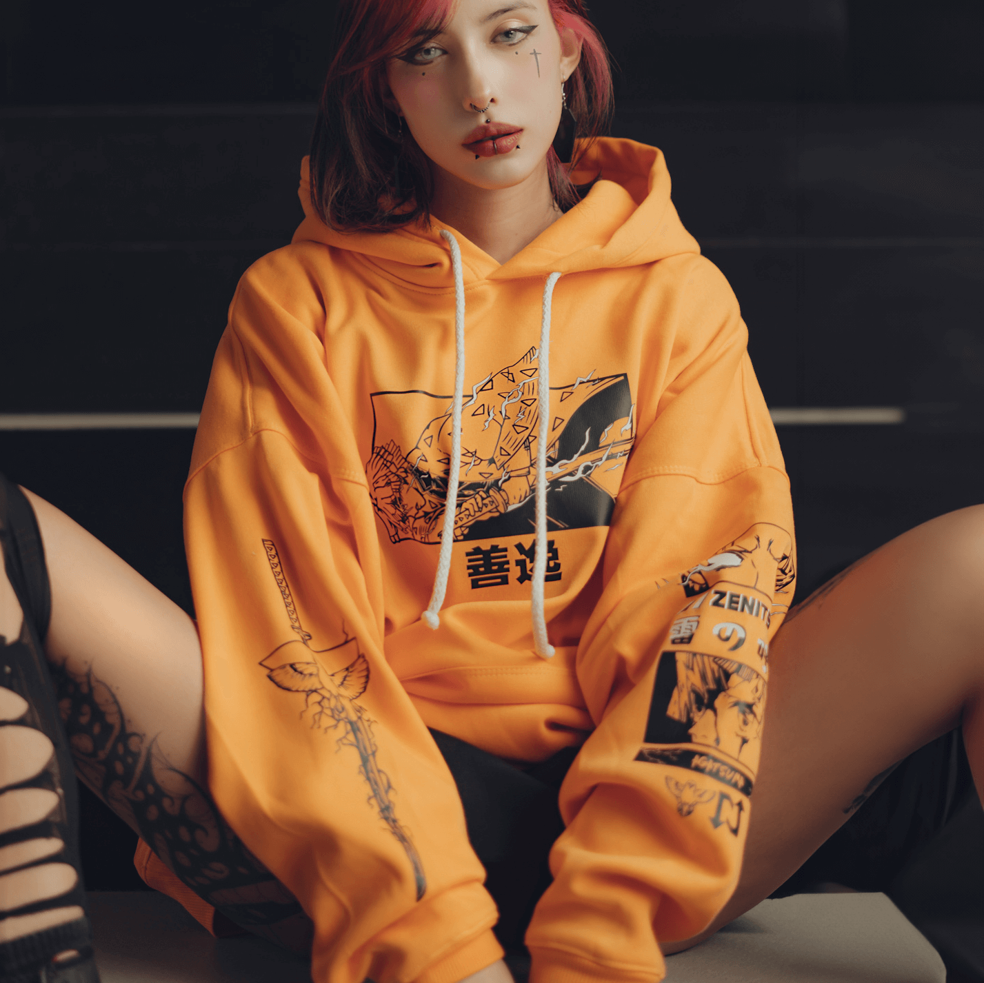 Sudadera oversize amarillo inspirado en el senõr Zenitsu Agatsuma de Kiemtsu no Yaiba. Diseño original con artes impresos en DTF