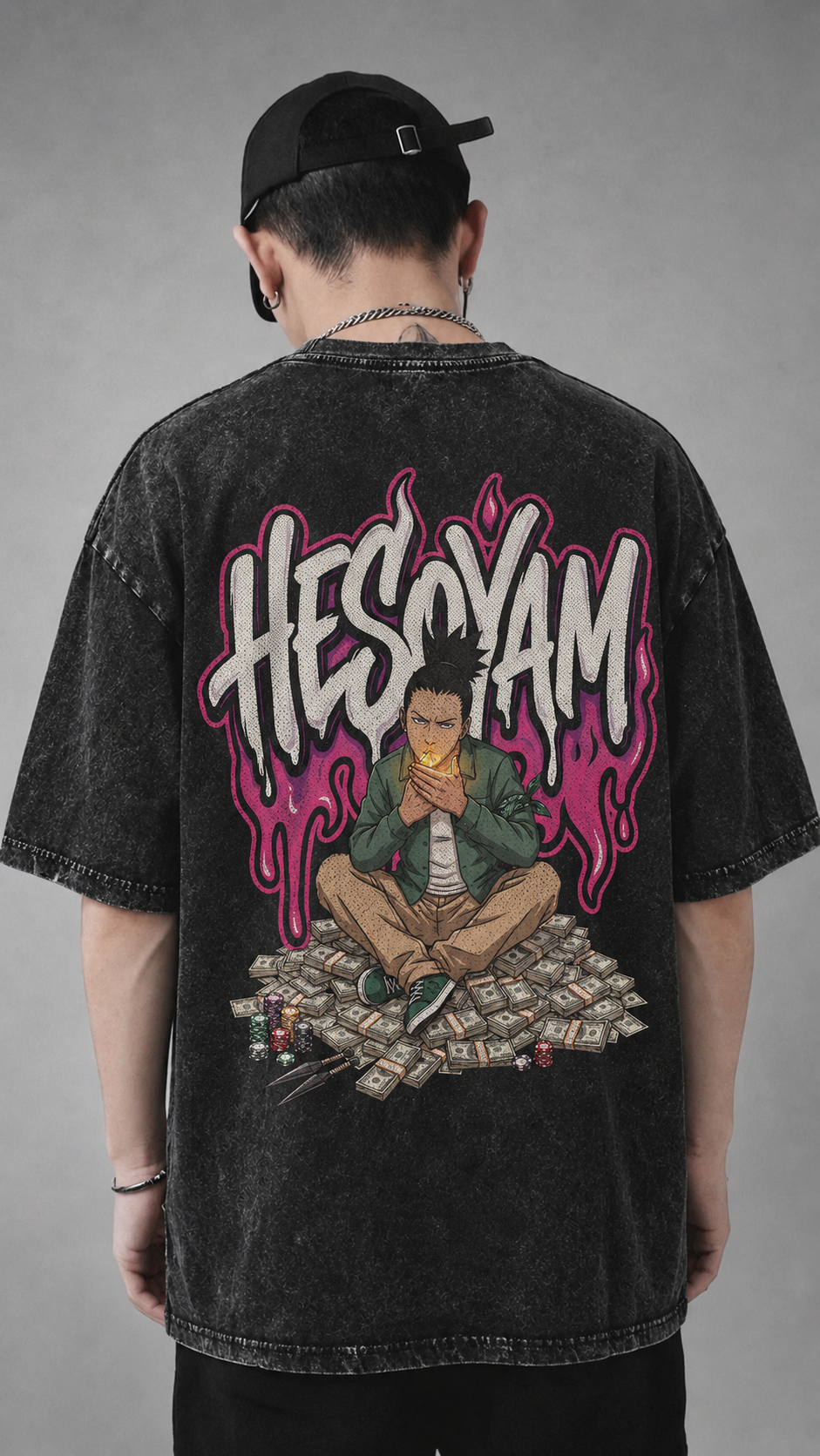Visualización de camiseta SHIKAMARU HESOYAM puesta, mostrando el arte de espalda.