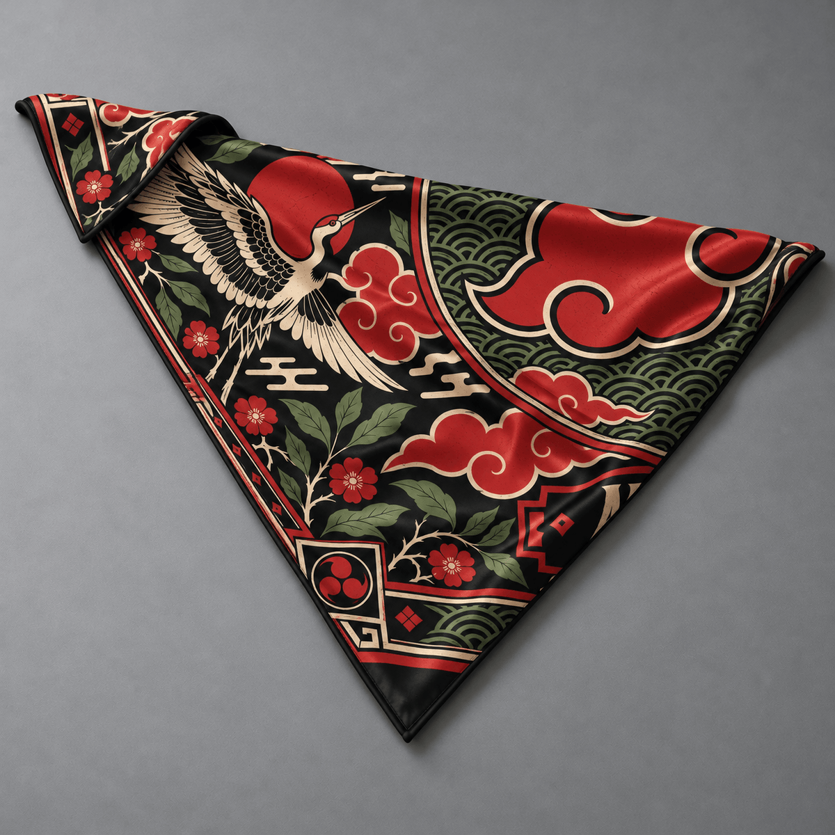 Bandana AKATSUKI de seda con grulla clara, nubes rojas, flores y fondo negro; vista general.