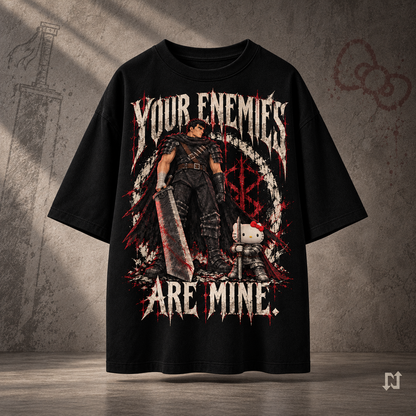 Camiseta negra KNIGHT KITTEN, frente con Guts y Hello Kitty y la frase Your Enemies Are Mine.