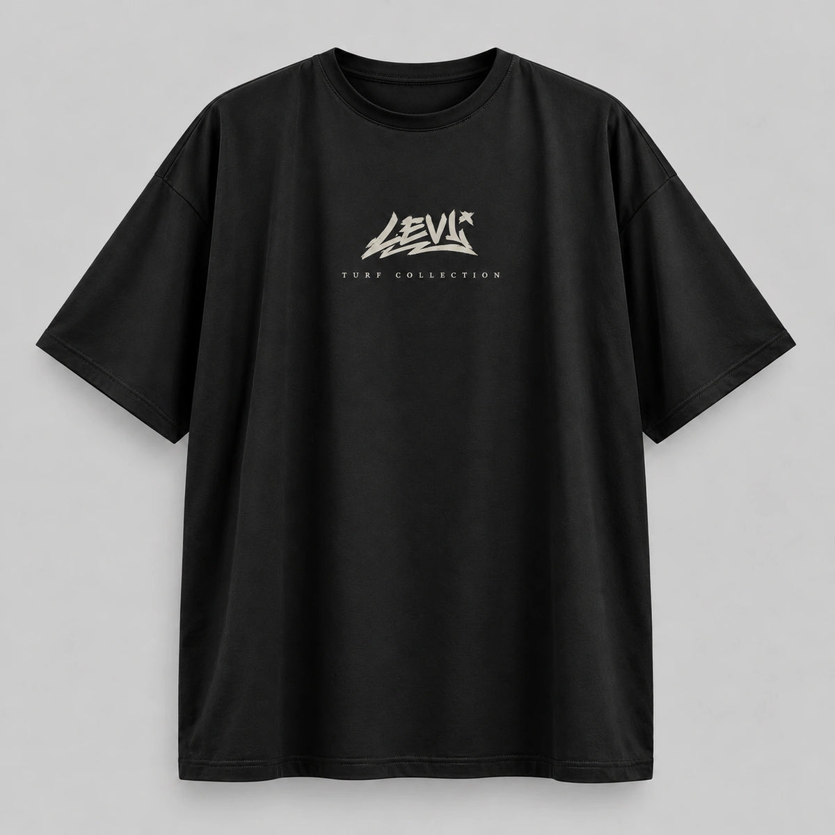 Camiseta oversize Levi Ackerman Turf de Shingeki no Kyojin en seda fría negro, vista de frente - NEXO Street.