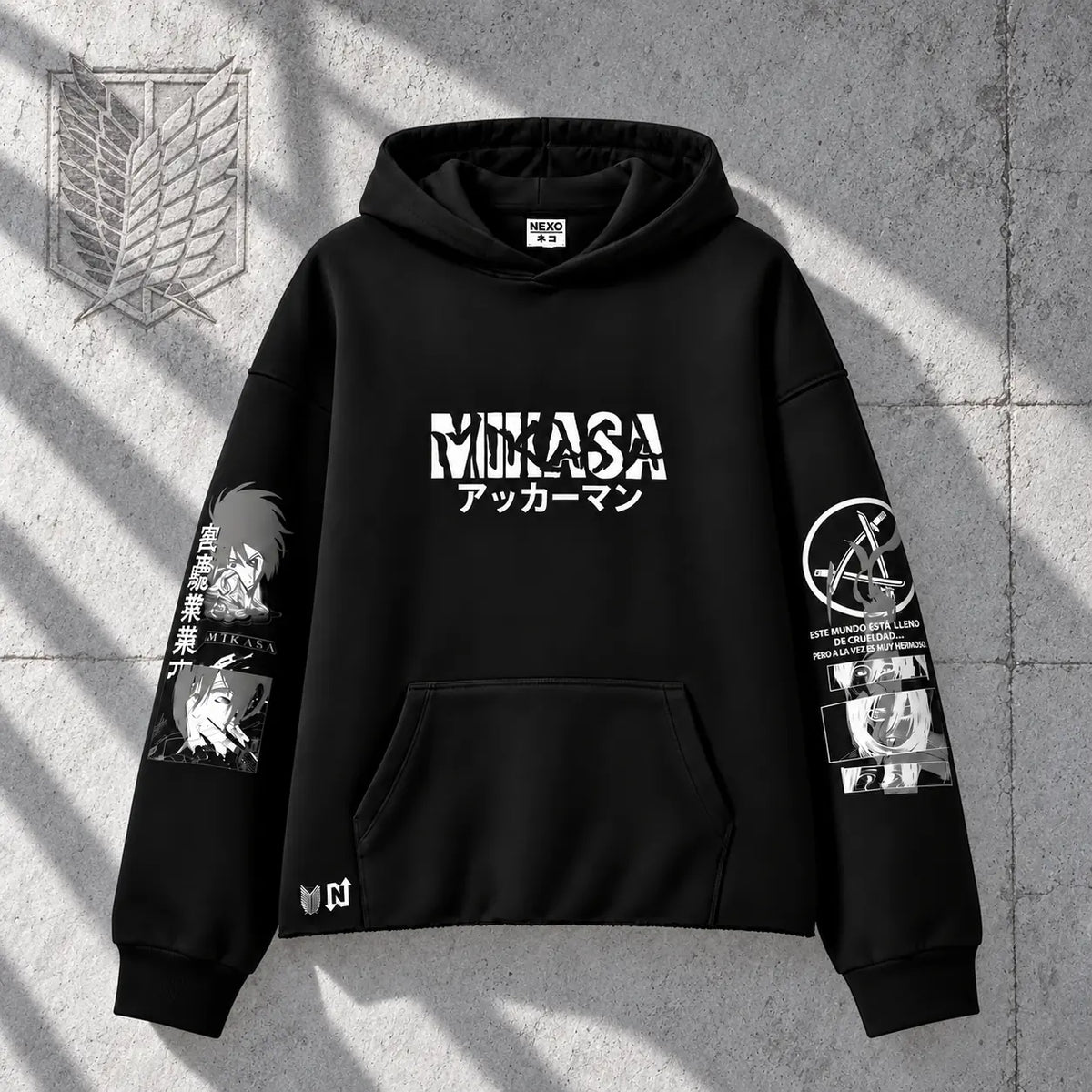 Hoodie MIKASA Completo — Burda pesada 410 g, corte boxy sin rib inferior, estampados en pecho y mangas, sobre piedra gris con emblema de la Legión de Reconocimiento.