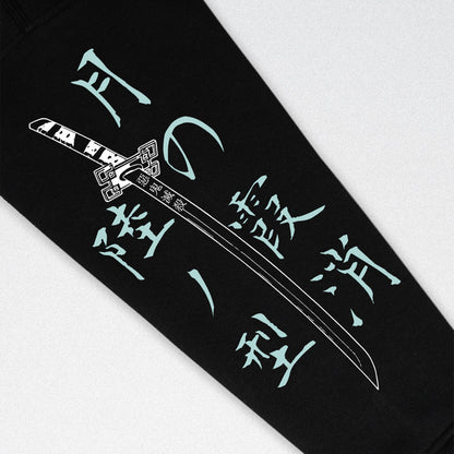 Sudadera negra oversize con capota interna color menta inspirada en el pilar de la niebla Muichiro Tokito. Diseño de manga impreso en DTF