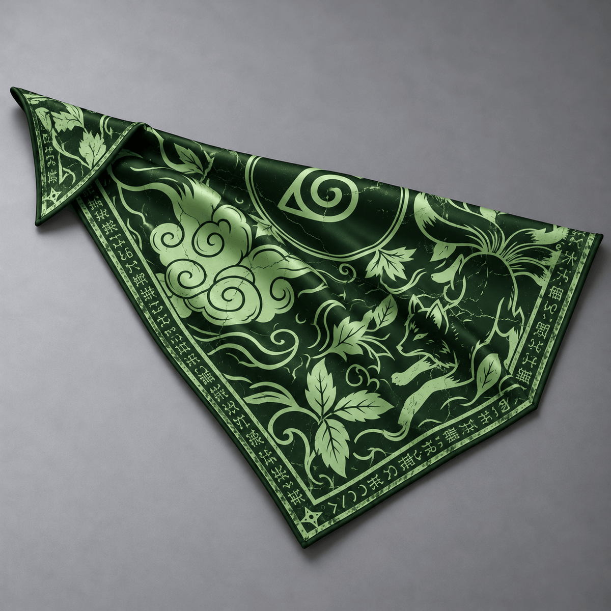 Bandana KONOHA de seda con estampado verde claro, símbolo de la Hoja y zorro sobre fondo verde; vista general.