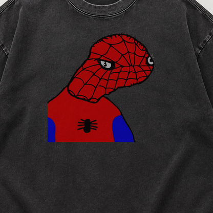 Detalle de impresión de Spooderman sobre camiseta negra NEXO